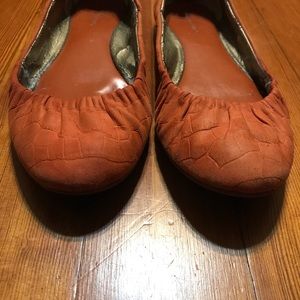 ✨Banana Republic Orange Leather Flats